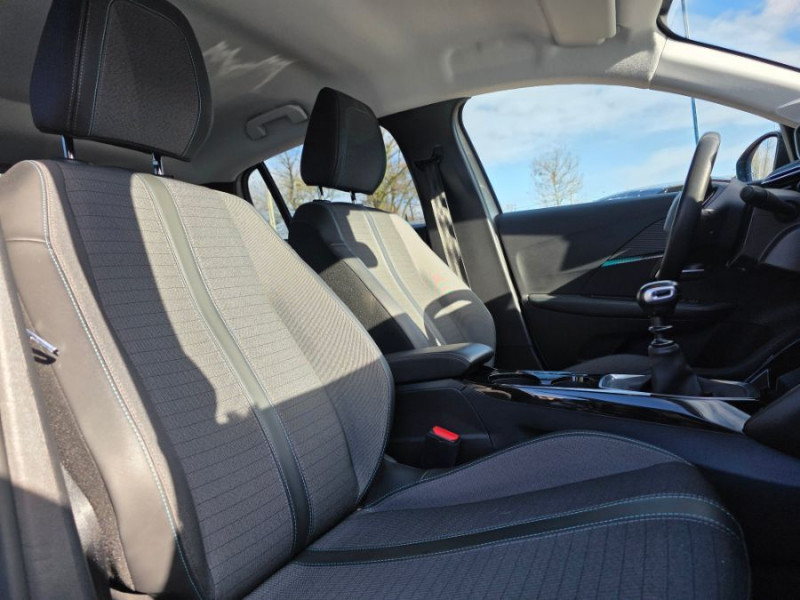 Photo 14 de l'offre de PEUGEOT 208 II 1.2 PureTech 100 BVM6 ALLURE PACK Cockpit 3D Camera 1ère Main à 14690€ chez Mérignac auto
