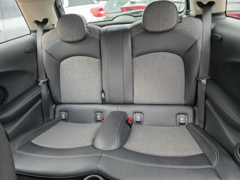 Photo 16 de l'offre de MINI MINI III (F56) 1.5i 136 BVA6 COOPER HEDDON STREET TOE JA17 à 15690€ chez Mérignac auto