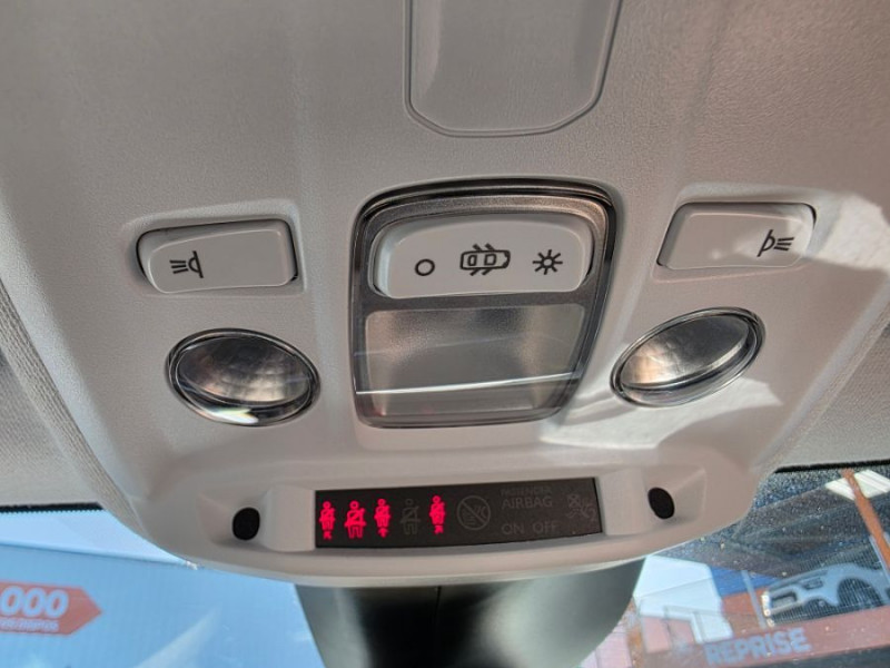 Photo 32 de l'offre de PEUGEOT 208 II 1.2 PureTech 100 BVM6 ALLURE PACK Cockpit 3D Camera 1ère Main à 14690€ chez Mérignac auto