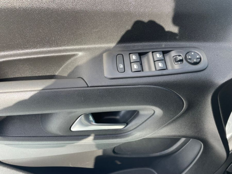 Photo 22 de l'offre de OPEL COMBO LIFE XL LONG 1.2 Turbo 110 BVM6 L2H1 ENJOY GPS Radar 7PL à 19900€ chez Mérignac auto