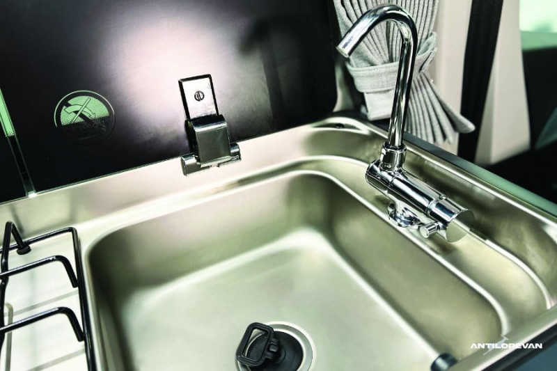 Photo 27 de l'offre de RENAULT TRAFIC VAN ANTILOPE VAN Aménagé FLEX 5 2.0 DCi 150 EAG9 L1 5PL Attel+Pte Vélo Tout Equipé à 64450€ chez Mérignac auto