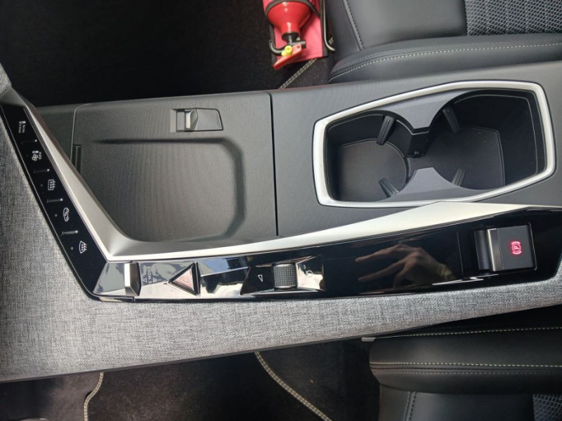 Photo 28 de l'offre de PEUGEOT 3008 HYBRID 145 e-DCS6 GT Hayon Elect. LED Pixel SC 2026 à 33950€ chez Mérignac auto