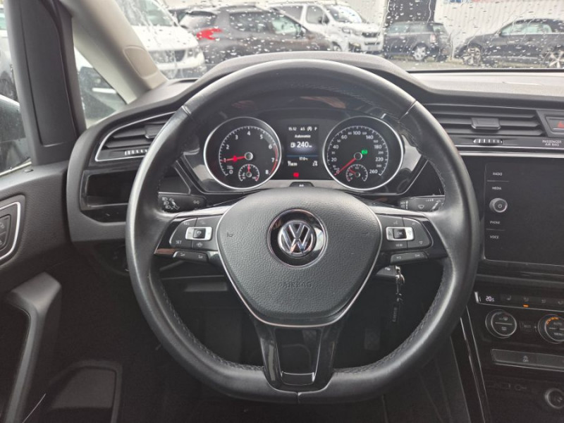 Photo 19 de l'offre de VOLKSWAGEN TOURAN III 1.5 TSI 150 DSG7 CARAT HIGHLINE CUIR SE GPS ACC SC 5PL 1ère Main à 26950€ chez Mérignac auto