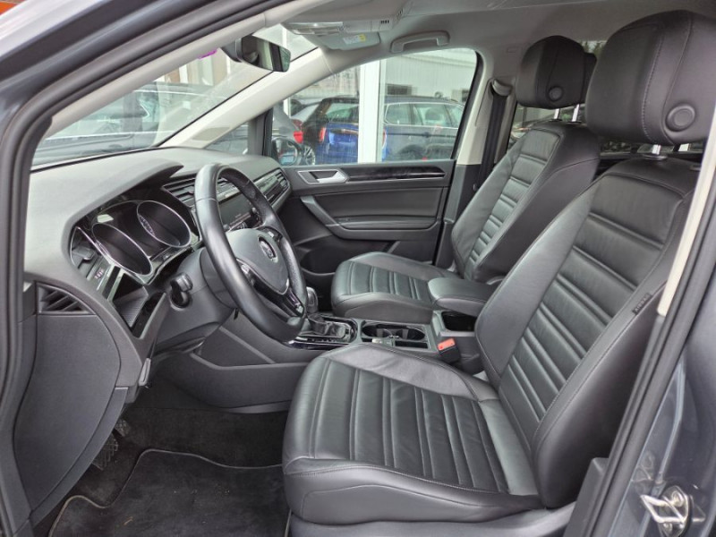 Photo 12 de l'offre de VOLKSWAGEN TOURAN III 1.5 TSI 150 DSG7 CARAT HIGHLINE CUIR SE GPS ACC SC 5PL 1ère Main à 26950€ chez Mérignac auto