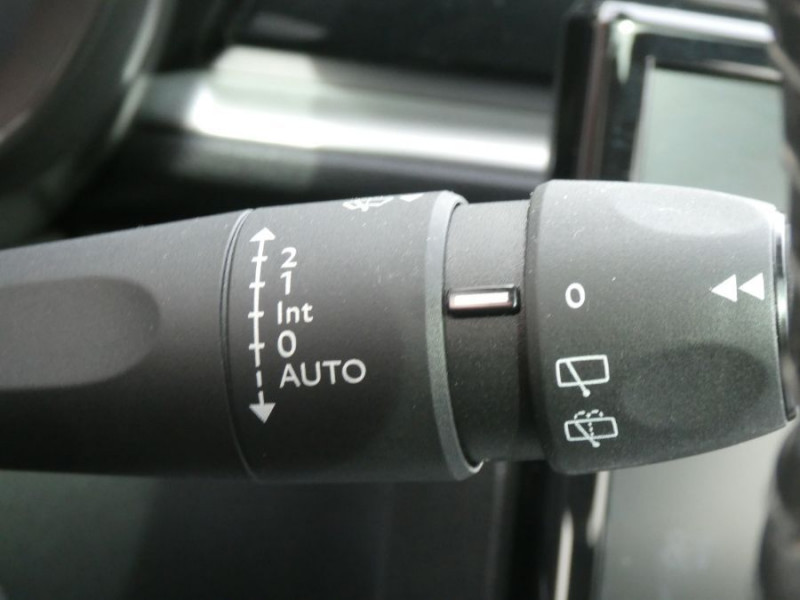 Photo 28 de l'offre de CITROEN C3 III 1.2 PureTech 82 SHINE CarPlay SC TOIT Pano JA16 à 10450€ chez Mérignac auto