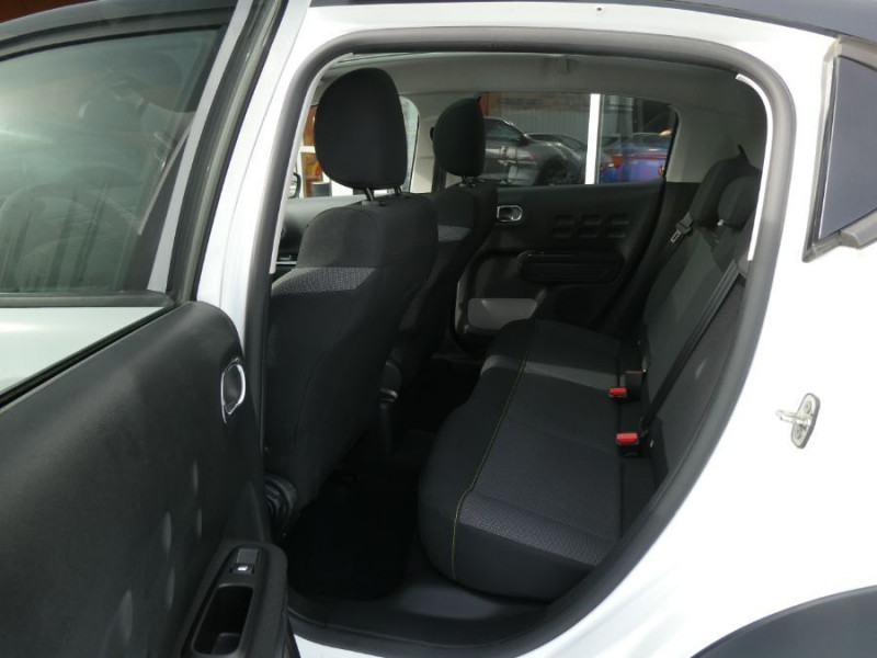 Photo 16 de l'offre de CITROEN C3 III 1.2 PureTech 82 SHINE CarPlay SC TOIT Pano JA16 à 10450€ chez Mérignac auto