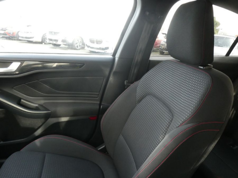 Photo 26 de l'offre de FORD FOCUS III 1.0 EcoBoost 125 BVM6 5P ST LINE Key Less 1ère Main à 15950€ chez Mérignac auto