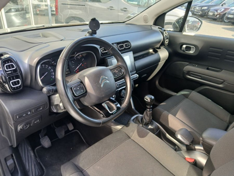 Photo 14 de l'offre de CITROEN C3 AIRCROSS 1.6 BlueHDi 120 BVM6 SHINE GPS Camera JA17 Hifi HUD PK Hiver à 11950€ chez Mérignac auto