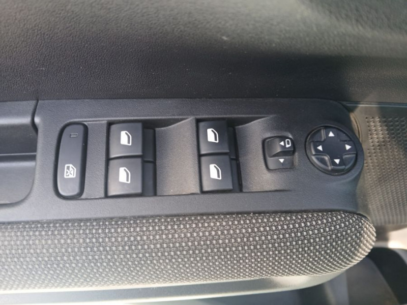 Photo 27 de l'offre de CITROEN C3 AIRCROSS 1.6 BlueHDi 120 BVM6 SHINE GPS Camera JA17 Hifi HUD PK Hiver à 11950€ chez Mérignac auto