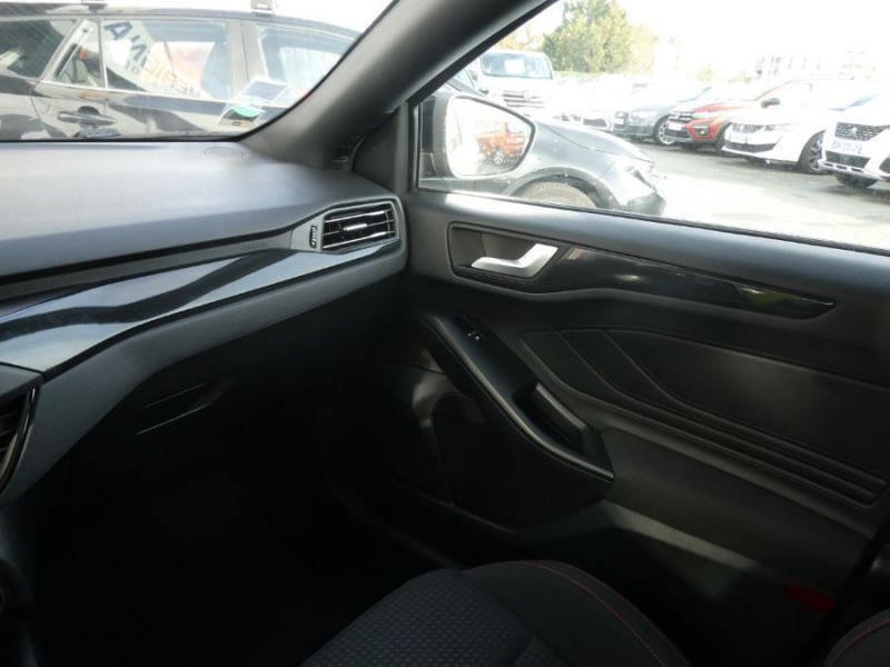 Photo 25 de l'offre de FORD FOCUS III 1.0 EcoBoost 125 BVM6 5P ST LINE Key Less 1ère Main à 15950€ chez Mérignac auto