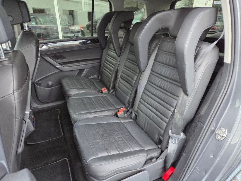 Photo 16 de l'offre de VOLKSWAGEN TOURAN III 1.5 TSI 150 DSG7 CARAT HIGHLINE CUIR SE GPS ACC SC 5PL 1ère Main à 26950€ chez Mérignac auto
