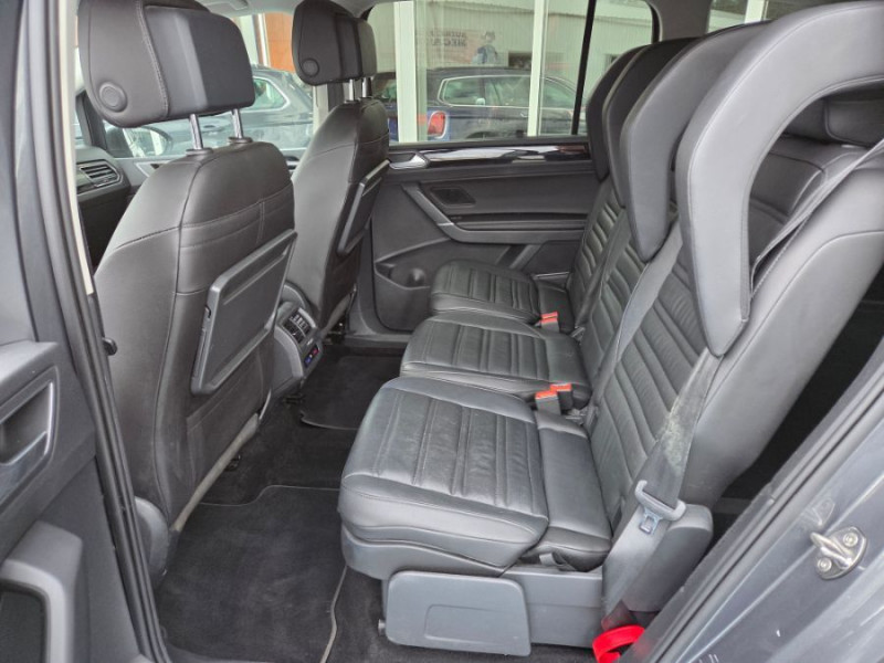 Photo 14 de l'offre de VOLKSWAGEN TOURAN III 1.5 TSI 150 DSG7 CARAT HIGHLINE CUIR SE GPS ACC SC 5PL 1ère Main à 26950€ chez Mérignac auto