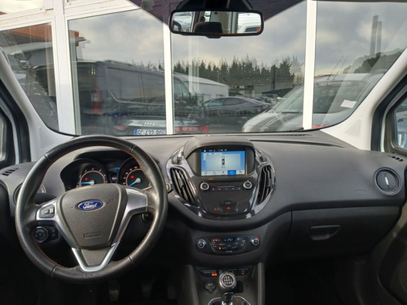 Photo 4 de l'offre de FORD TOURNEO COURIER 100 Ess. BVM6 SPORT GPS JA16 Radars Attel. 1ère Main Suivie à 11690€ chez Mérignac auto