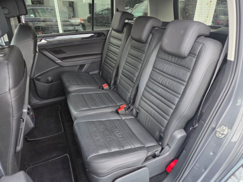 Photo 13 de l'offre de VOLKSWAGEN TOURAN III 1.5 TSI 150 DSG7 CARAT HIGHLINE CUIR SE GPS ACC SC 5PL 1ère Main à 26950€ chez Mérignac auto
