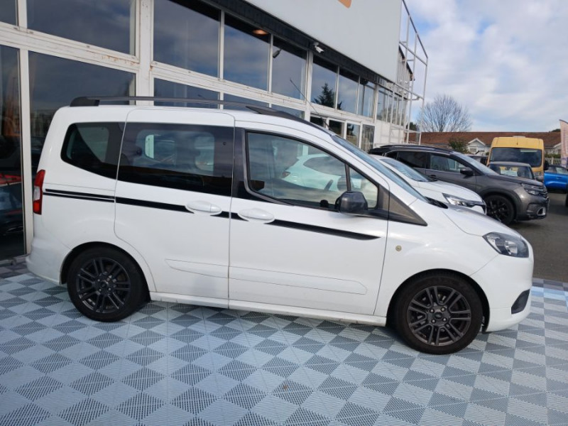 Photo 14 de l'offre de FORD TOURNEO COURIER 100 Ess. BVM6 SPORT GPS JA16 Radars Attel. 1ère Main Suivie à 11690€ chez Mérignac auto