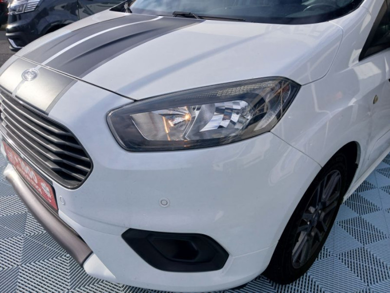 Photo 15 de l'offre de FORD TOURNEO COURIER 100 Ess. BVM6 SPORT GPS JA16 Radars Attel. 1ère Main Suivie à 11690€ chez Mérignac auto