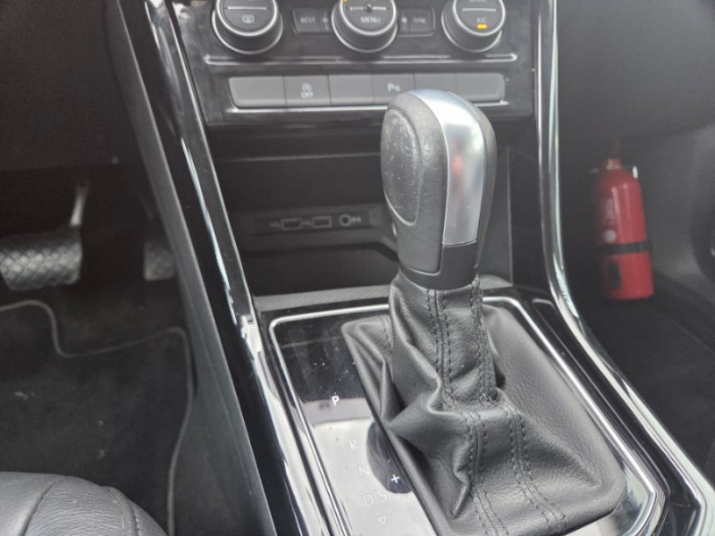 Photo 21 de l'offre de VOLKSWAGEN TOURAN III 1.5 TSI 150 DSG7 CARAT HIGHLINE CUIR SE GPS ACC SC 5PL 1ère Main à 26950€ chez Mérignac auto