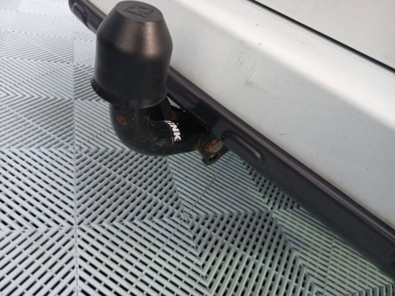 Photo 8 de l'offre de FORD TOURNEO COURIER 100 Ess. BVM6 SPORT GPS JA16 Radars Attel. 1ère Main Suivie à 11690€ chez Mérignac auto