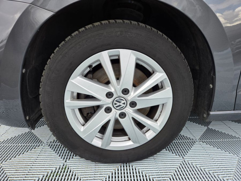 Photo 26 de l'offre de VOLKSWAGEN TOURAN III 1.5 TSI 150 DSG7 CARAT HIGHLINE CUIR SE GPS ACC SC 5PL 1ère Main à 26950€ chez Mérignac auto