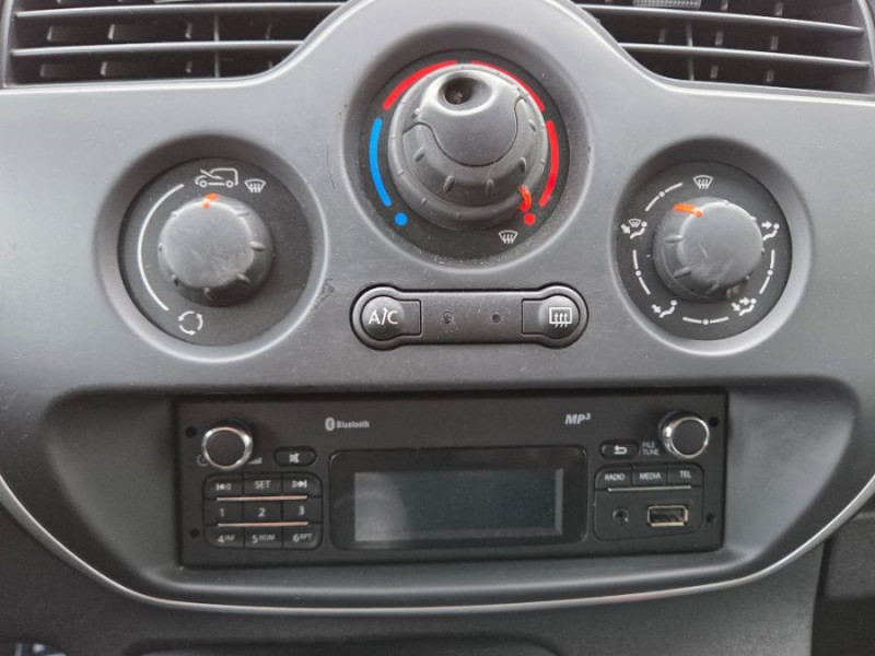 Photo 8 de l'offre de RENAULT KANGOO EXPRESS II 1.5 Blue dCi 75 GRAND CONFORT CLIM 2PL 1ère Main 9900.H.T. à 9900€ chez Mérignac auto