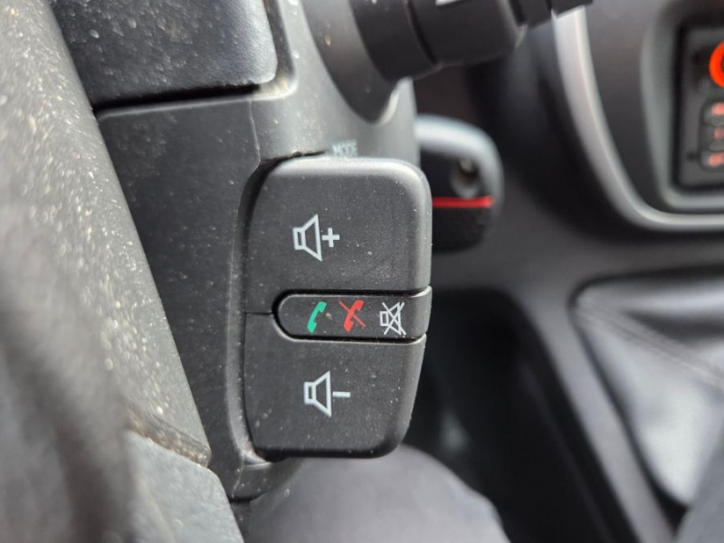 Photo 18 de l'offre de RENAULT KANGOO EXPRESS II 1.5 Blue dCi 75 GRAND CONFORT CLIM 2PL 1ère Main 9900.H.T. à 9900€ chez Mérignac auto