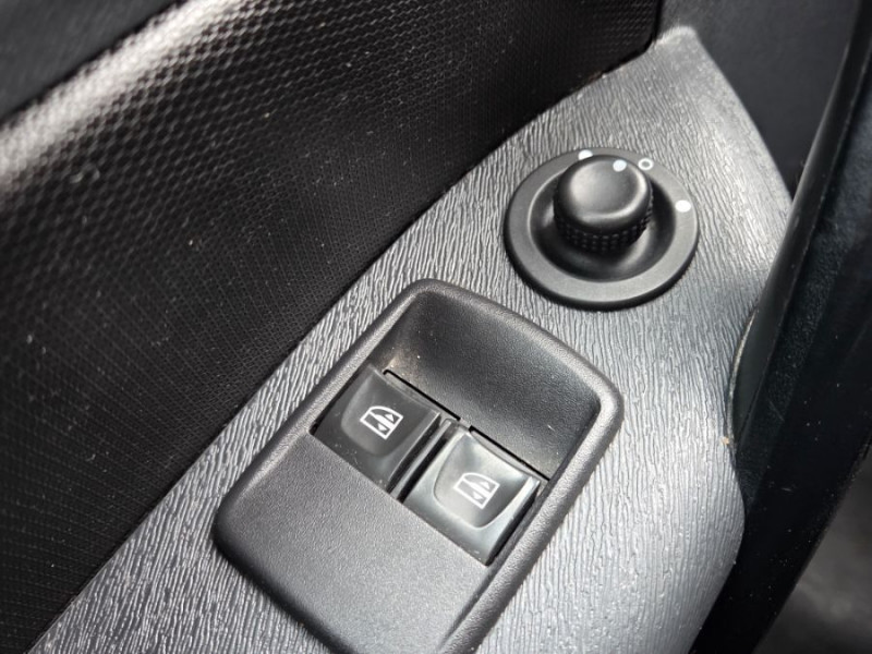 Photo 15 de l'offre de RENAULT KANGOO EXPRESS II 1.5 Blue dCi 75 GRAND CONFORT CLIM 2PL 1ère Main 9900.H.T. à 9900€ chez Mérignac auto