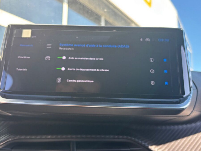 Photo 25 de l'offre de PEUGEOT 2008 II (2) 1.2 HYBRID 145 e-DCS6 ALLURE Camera à 26450€ chez Mérignac auto