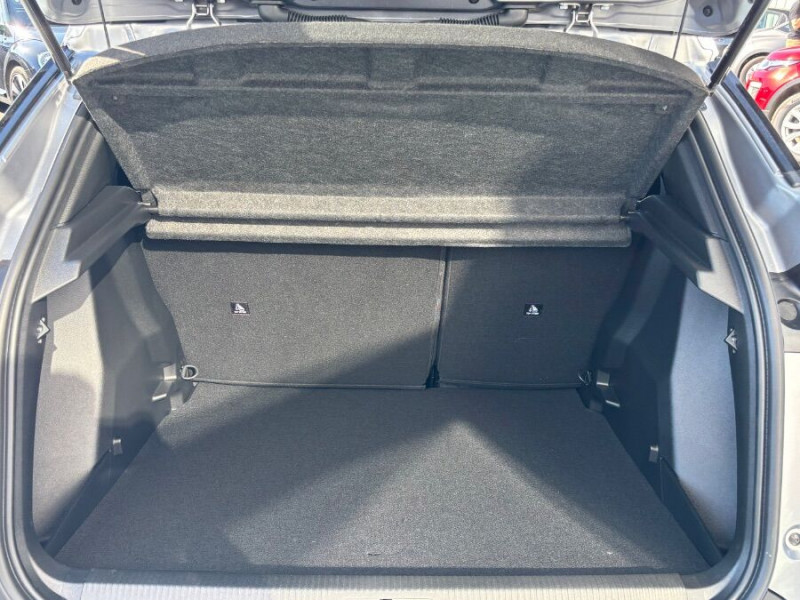 Photo 16 de l'offre de PEUGEOT 2008 II (2) 1.2 HYBRID 145 e-DCS6 ALLURE Camera à 26450€ chez Mérignac auto