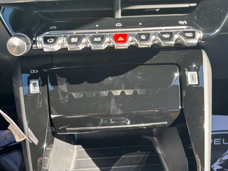 Photo 23 de l'offre de PEUGEOT 2008 II (2) 1.2 HYBRID 145 e-DCS6 ALLURE Camera à 26450€ chez Mérignac auto