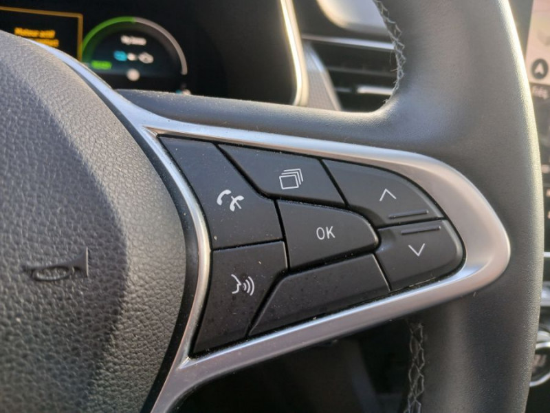 Photo 27 de l'offre de RENAULT ARKANA 1.6 E-TECH 145 BVA HYBRIDE TECHNO RS TOIT Ouvrant GPS 9.3" JA18 à 23950€ chez Mérignac auto