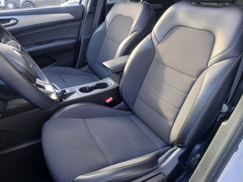 Photo 6 de l'offre de RENAULT ARKANA 1.6 E-TECH 145 BVA HYBRIDE TECHNO RS TOIT Ouvrant GPS 9.3" JA18 à 23950€ chez Mérignac auto