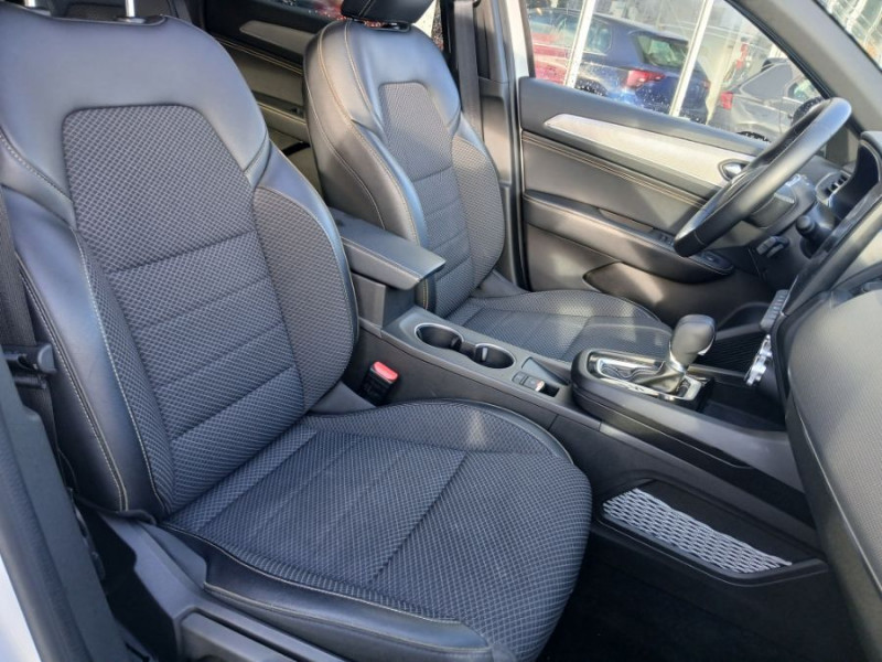 Photo 14 de l'offre de RENAULT ARKANA 1.6 E-TECH 145 BVA HYBRIDE TECHNO RS TOIT Ouvrant GPS 9.3" JA18 à 23950€ chez Mérignac auto
