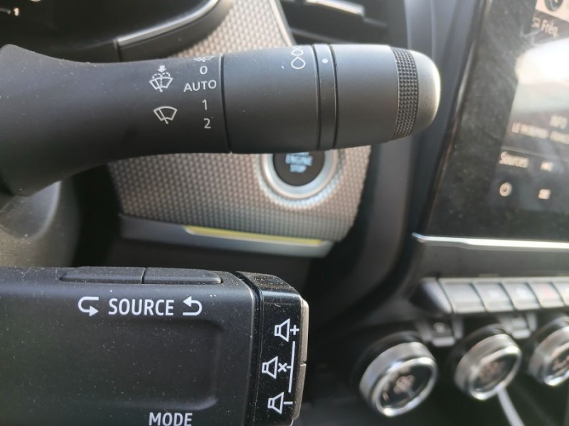 Photo 38 de l'offre de RENAULT ARKANA 1.6 E-TECH 145 BVA HYBRIDE TECHNO RS TOIT Ouvrant GPS 9.3" JA18 à 23950€ chez Mérignac auto