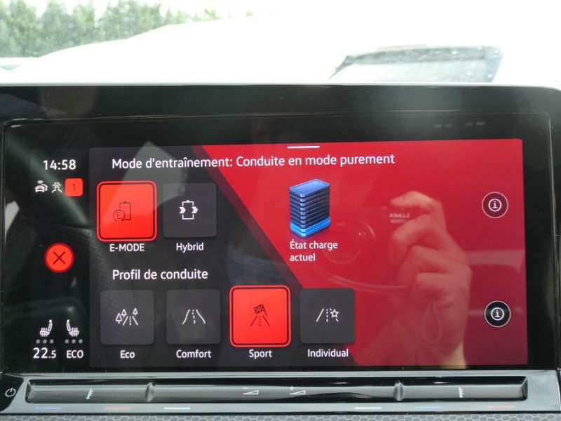 Photo 21 de l'offre de VOLKSWAGEN GOLF VIII 1.4 HYBRID 245 GTE GPS Cockpit ACC SC LED+ AB.10LED à 27450€ chez Mérignac auto