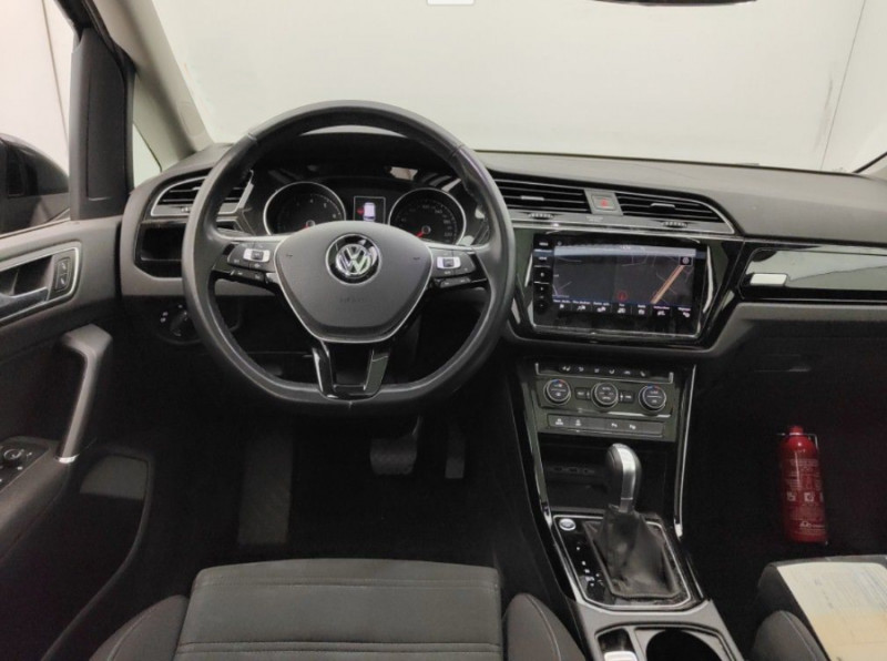 Photo 4 de l'offre de VOLKSWAGEN TOURAN III 1.5 TSI 150 DSG CARAT HIGHLINE TOE App Connect SC Pack Enfants 7PL à 27950€ chez Mérignac auto