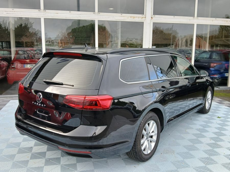 Photo 11 de l'offre de VOLKSWAGEN PASSAT SW VIII 2.0 TDI 150 DSG7 STYLE BUSINESS GPS Camera ACC Hayon EL. 1ère Main à 24950€ chez Mérignac auto