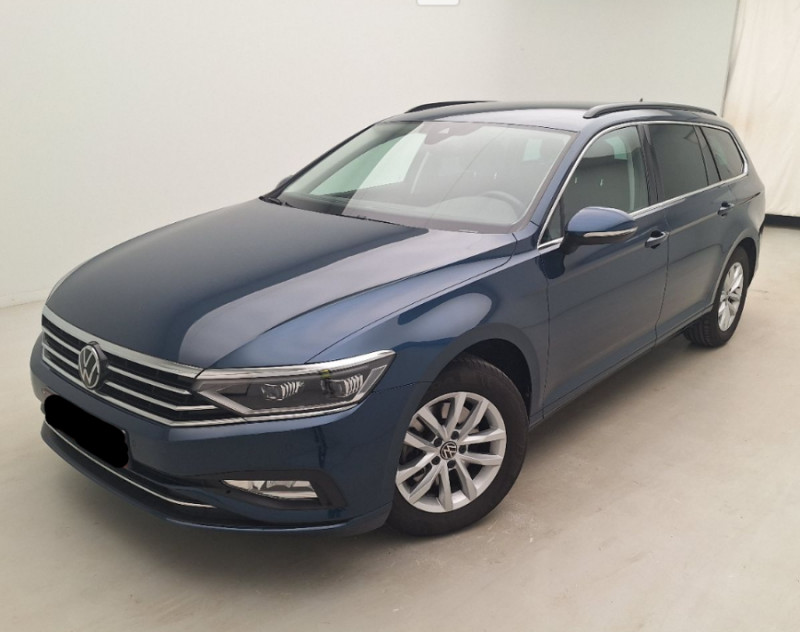 Photo 1 de l'offre de VOLKSWAGEN PASSAT SW VIII 1.5 TSI 150 DSG7 STYLE BUSINESS CUIR GPS ACC Hayon EL. 1ère Main à 29500€ chez Mérignac auto