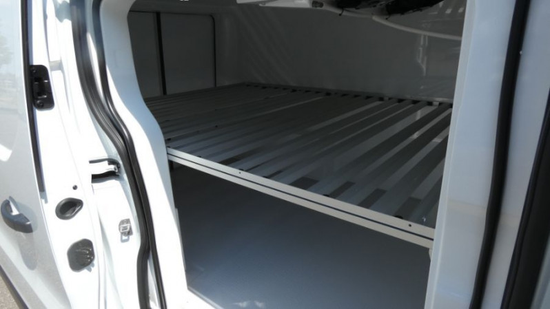 Photo 8 de l'offre de RENAULT TRAFIC FRIGO L1H1 2.0 Blue dCi 130 BVM6 2.8T GRAND CONFORT GPS Camera 552€ HT/M à 30287€ chez Mérignac auto