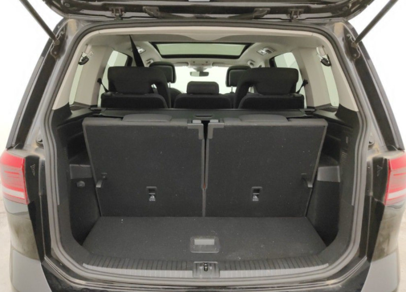 Photo 7 de l'offre de VOLKSWAGEN TOURAN III 1.5 TSI 150 DSG CARAT HIGHLINE TOE App Connect SC Pack Enfants 7PL à 27950€ chez Mérignac auto