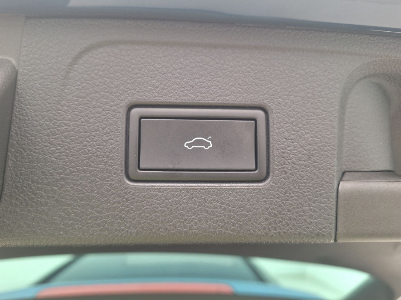 Photo 8 de l'offre de VOLKSWAGEN PASSAT SW VIII 1.5 TSI 150 DSG7 STYLE BUSINESS CUIR GPS ACC Hayon EL. 1ère Main à 29500€ chez Mérignac auto
