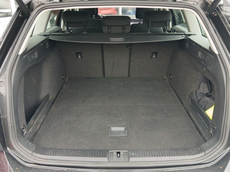Photo 14 de l'offre de VOLKSWAGEN PASSAT SW VIII 2.0 TDI 150 DSG7 STYLE BUSINESS GPS Camera ACC Hayon EL. 1ère Main à 24950€ chez Mérignac auto