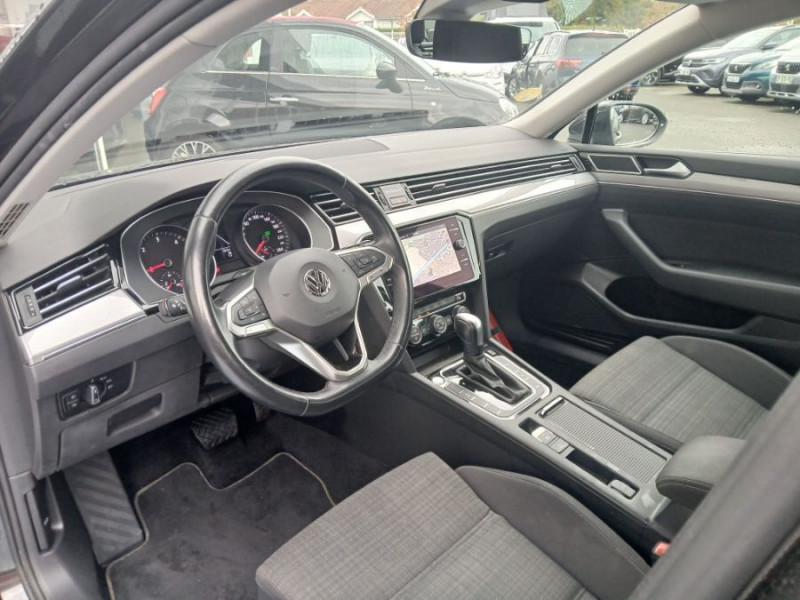 Photo 16 de l'offre de VOLKSWAGEN PASSAT SW VIII 2.0 TDI 150 DSG7 STYLE BUSINESS GPS Camera ACC Hayon EL. 1ère Main à 24950€ chez Mérignac auto