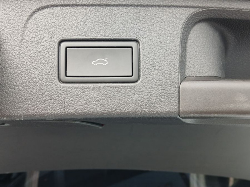Photo 9 de l'offre de VOLKSWAGEN PASSAT SW VIII 2.0 TDI 150 DSG7 STYLE BUSINESS GPS Camera ACC Hayon EL. 1ère Main à 24950€ chez Mérignac auto