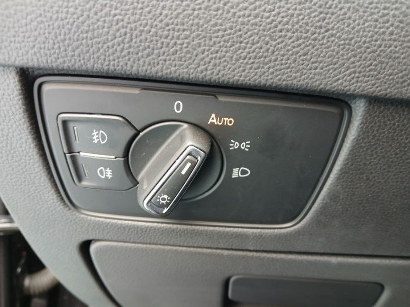 Photo 37 de l'offre de VOLKSWAGEN PASSAT SW VIII 2.0 TDI 150 DSG7 STYLE BUSINESS GPS Camera ACC Hayon EL. 1ère Main à 24950€ chez Mérignac auto