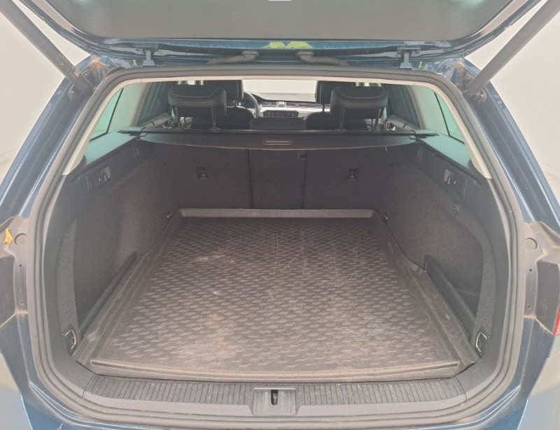 Photo 9 de l'offre de VOLKSWAGEN PASSAT SW VIII 1.5 TSI 150 DSG7 STYLE BUSINESS CUIR GPS ACC Hayon EL. 1ère Main à 29500€ chez Mérignac auto