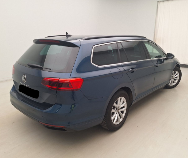Photo 3 de l'offre de VOLKSWAGEN PASSAT SW VIII 1.5 TSI 150 DSG7 STYLE BUSINESS CUIR GPS ACC Hayon EL. 1ère Main à 29500€ chez Mérignac auto