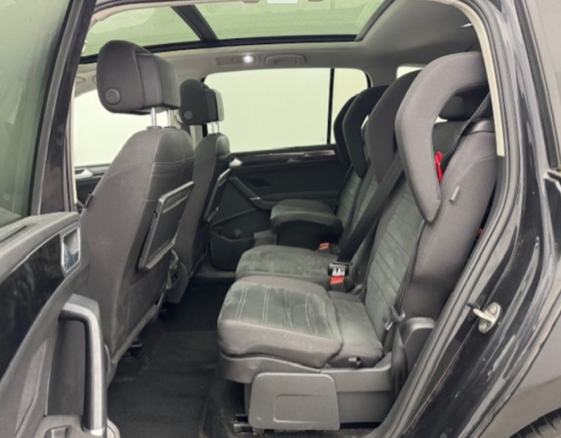 Photo 6 de l'offre de VOLKSWAGEN TOURAN III 1.5 TSI 150 DSG CARAT HIGHLINE TOE App Connect SC Pack Enfants 7PL à 27950€ chez Mérignac auto