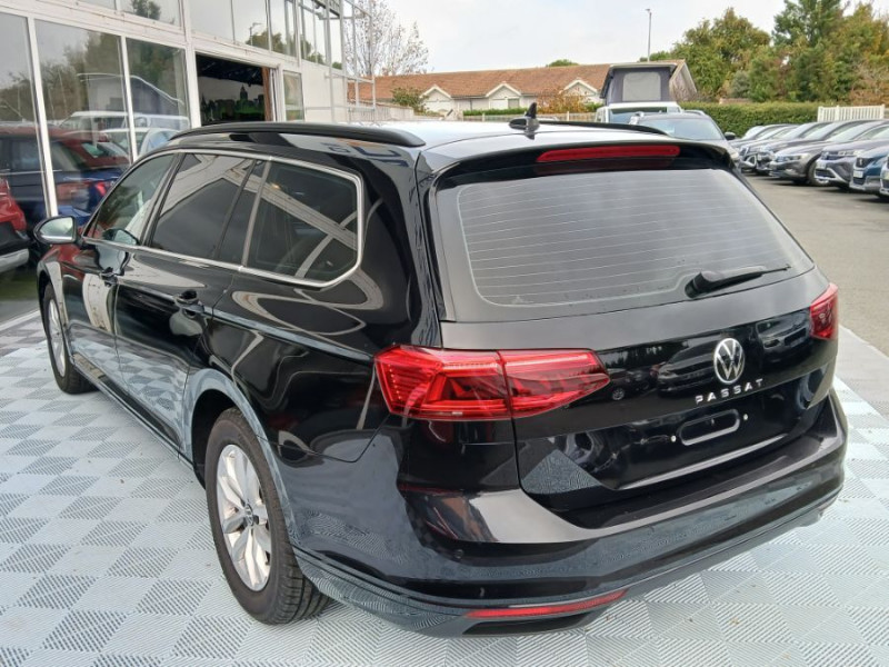 Photo 2 de l'offre de VOLKSWAGEN PASSAT SW VIII 2.0 TDI 150 DSG7 STYLE BUSINESS GPS Camera ACC Hayon EL. 1ère Main à 24950€ chez Mérignac auto
