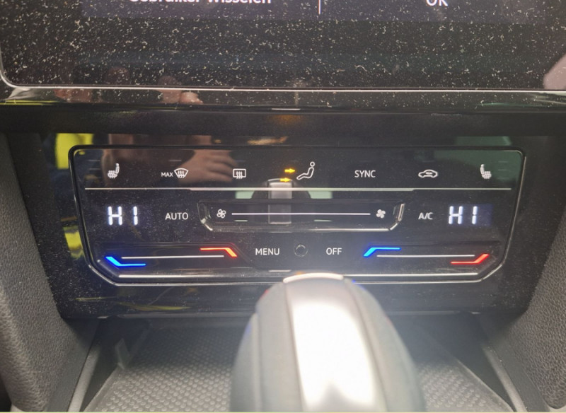Photo 12 de l'offre de VOLKSWAGEN PASSAT SW VIII 1.5 TSI 150 DSG7 STYLE BUSINESS CUIR GPS ACC Hayon EL. 1ère Main à 29500€ chez Mérignac auto