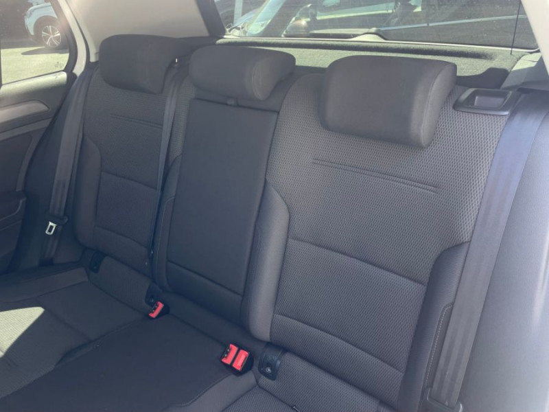 Photo 26 de l'offre de VOLKSWAGEN GOLF 1.4 TSI 140 DSG7 CONFORTLINE GPS Radars ACC à 11950€ chez Mérignac auto